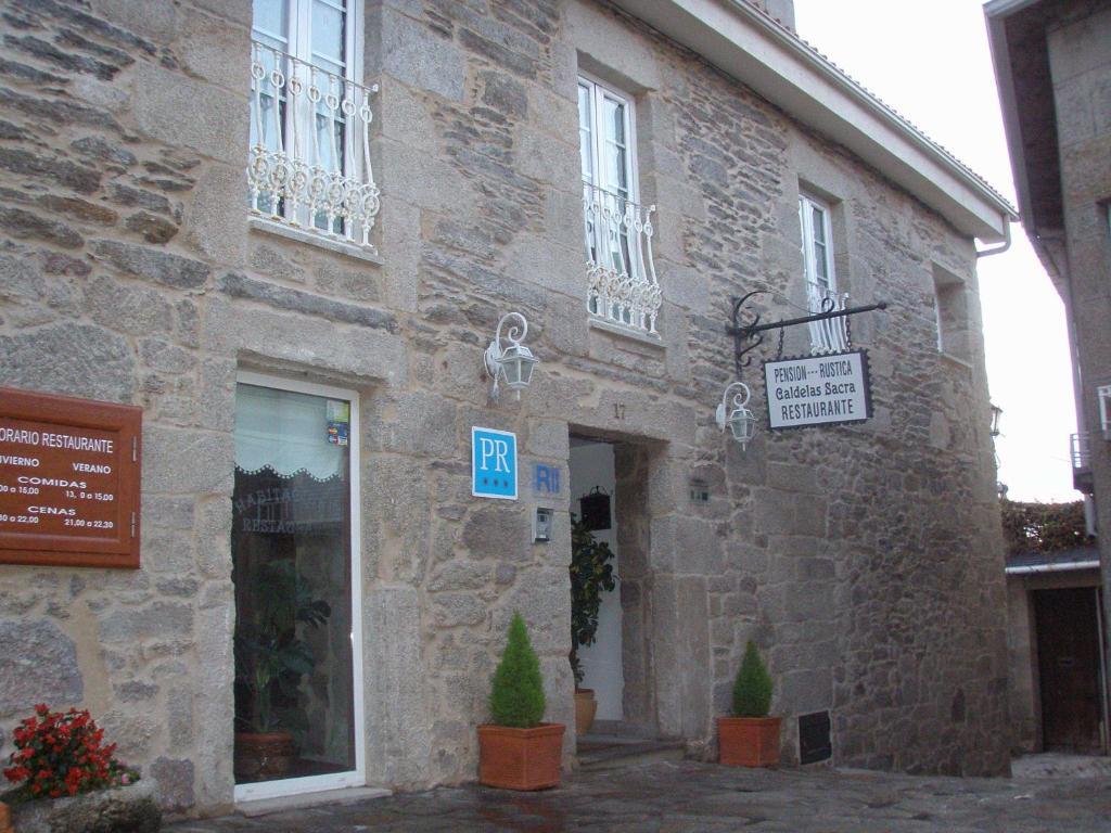 Hotel Caldelas Sacra-Pension Rustica 3 Estrellas Castro Caldelas Exterior photo